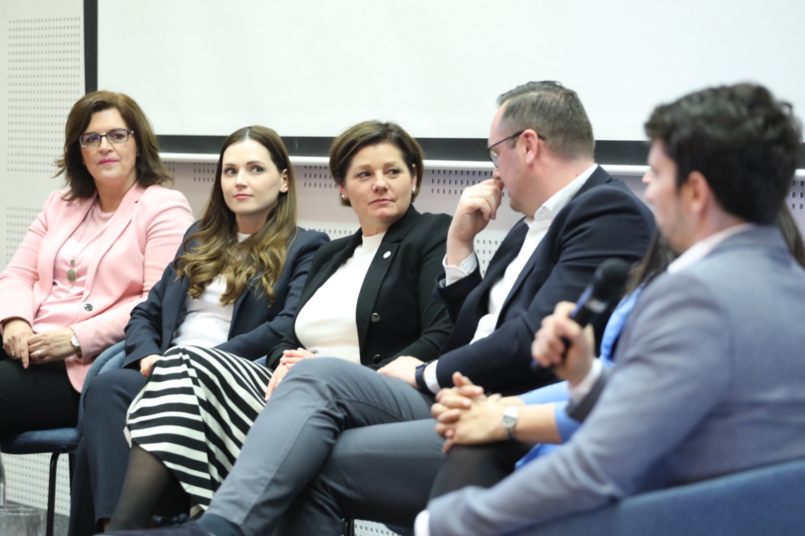 Adam Schmutz moderating the “Competitive tourism – digitalization in everyday practice” panel at the Balaton365 workshop (Balatonkenese, 2026) | The panelists of the discussion at the Balaton365 workshop | A speaker at the Balaton365 workshop panel (Balatonkenese, 2026) | The panelists at the Balaton365 workshop